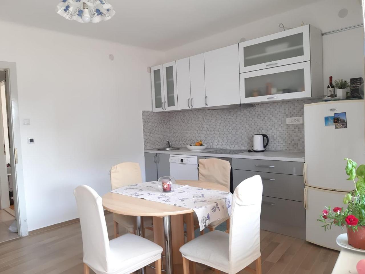 Nina, Apartment In City Centre Сплит Экстерьер фото