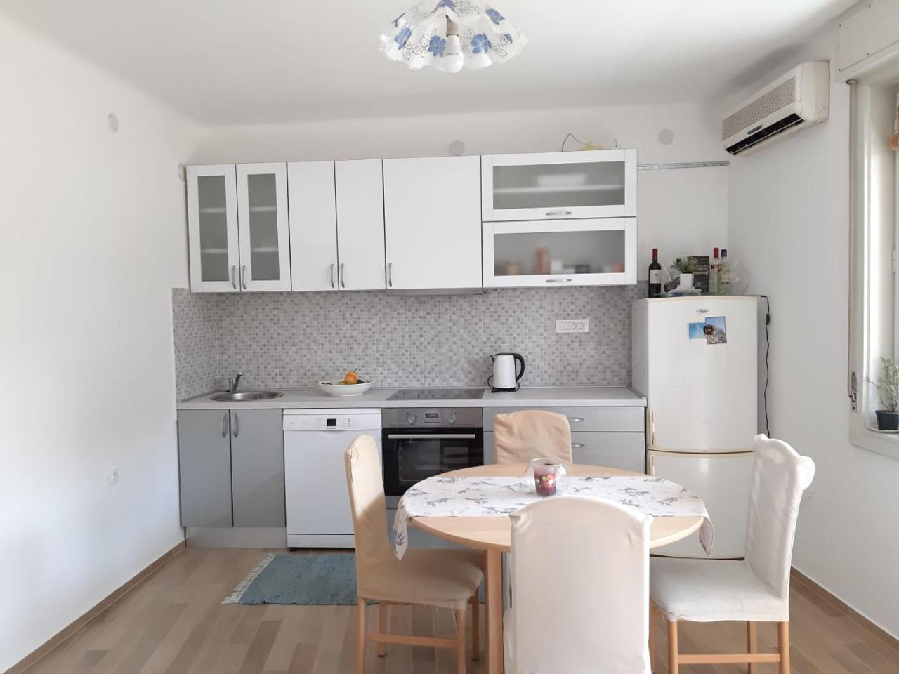 Nina, Apartment In City Centre Сплит Экстерьер фото